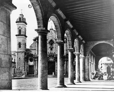 Una vista della Plaza della Vecchia Cattedrale dell