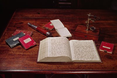 Libri sulla scrivania di Charles Darwin da Unbekannt Unbekannt