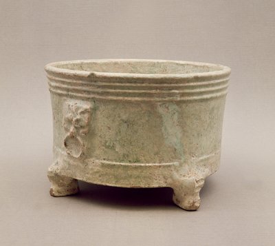 Vaso tripode di terracotta, dinastia Han, 25-220 d.C. da Unbekannt Unbekannt