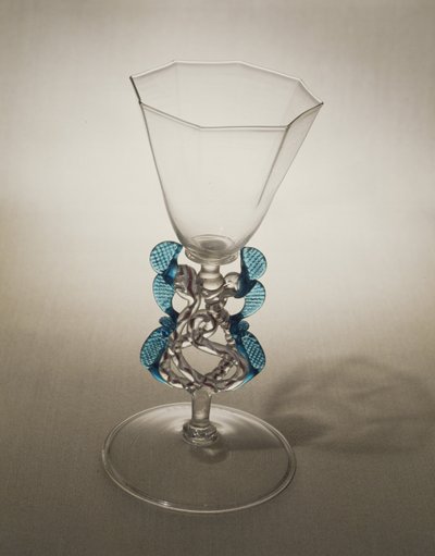 Calice con stelo a forma di drago, Facon de Venise, XVII secolo da Unbekannt Unbekannt