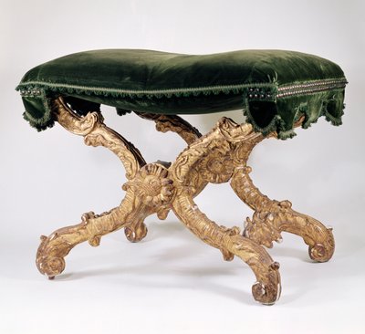 Sgabello a X del Reggenza francese (1700-1720), in legno dorato con sedile imbottito, foglie e motivo a fiamma, girasole all