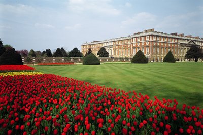 Palazzo di Hampton Court in primavera da Unbekannt Unbekannt