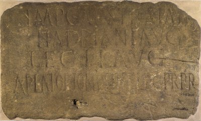 Iscrizione dal milecastle 38 sul Vallo di Adriano, che registra la costruzione del milecastle dalla 2ª Legione Augusta, 122-125 d.C. da Unbekannt Unbekannt