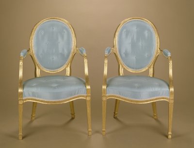 Coppia di sedie intagliate ovali dorate di Adam, rivestite in blu, c.1780 da Unbekannt Unbekannt