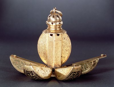 Pomander con quattro scomparti aperti usati per contenere profumi o altre sostanze aromatiche, argento dorato, probabilmente inglese c.1580 da Unbekannt Unbekannt