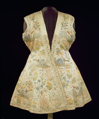 Cappotto da caccia in raso ricamato con sete a punto catenella, India del Nord (Mughal), prima metà del XVII secolo da Unbekannt Unbekannt