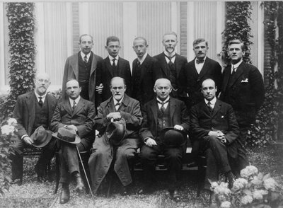 Sigmund Freud con colleghi a un congresso psicoanalitico all