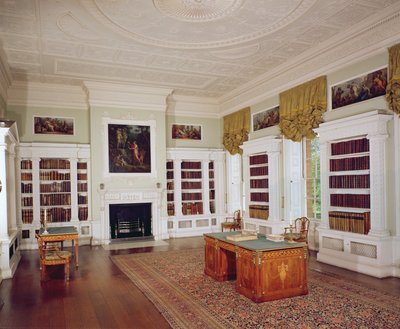 La biblioteca con scrivania Adam, c.1775, in stile neoclassico da Unbekannt Unbekannt