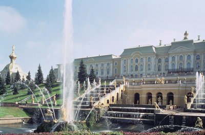 Vista del Palazzo di Peterhof dalla Fontana di Sansone dalle terrazze da Unbekannt Unbekannt