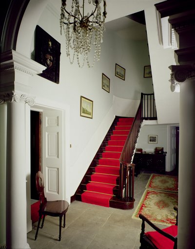 Veduta della sala e della scala della Belle Isle House, Lago Windermere, costruita 1774-c.1781 da Unbekannt Unbekannt