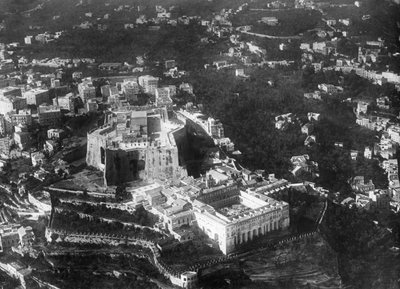 Veduta aerea di Napoli, Italia, con la fortezza medievale Castel Sant