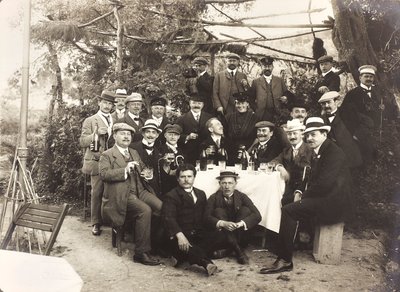 Album "Meine mittelmeer-reise 1910": Gruppo di persone che brindano in un giardino da Unbekannter Künstler