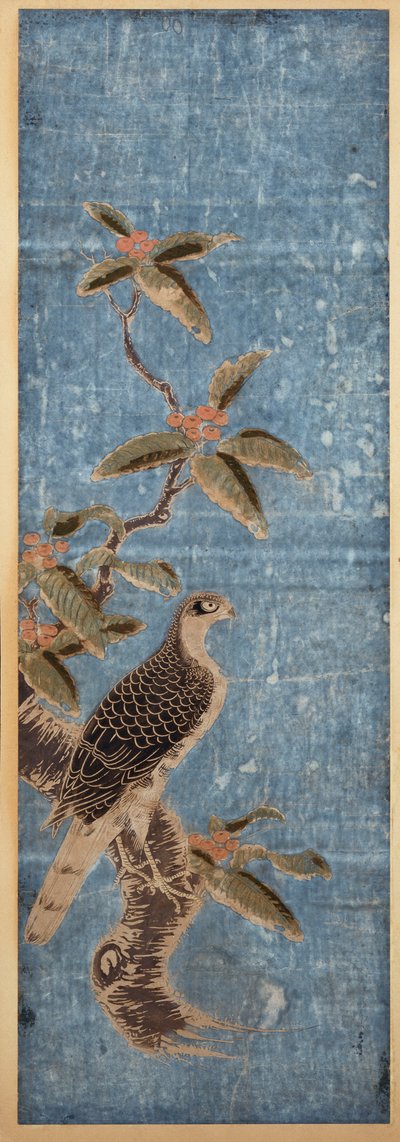 Un ishizuri-e che raffigura un falco appollaiato su un ramo di nanten, su sfondo blu da Unbekannt