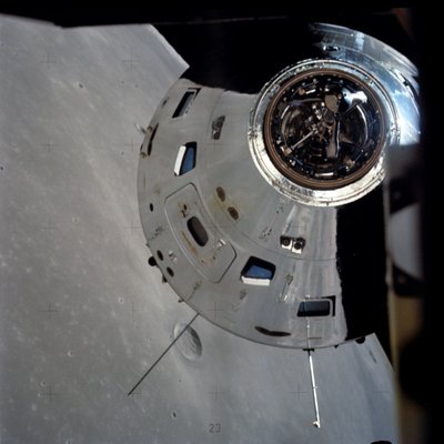 Moduli Comando/Servizio Apollo 17 fotografati dal modulo lunare in orbita da Unbekannt
