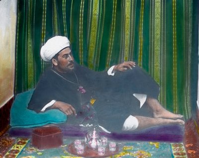 Arabo che beve tè da Unbekannter Künstler
