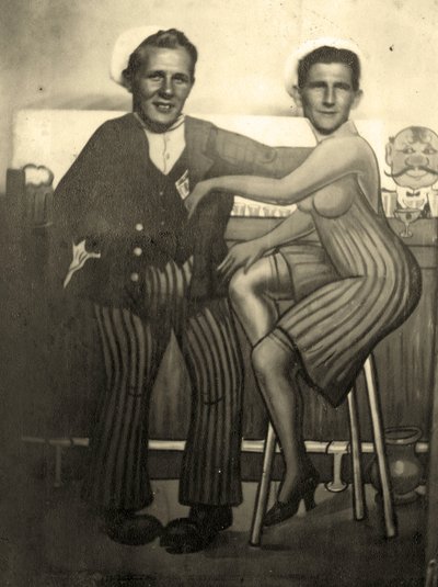Foto arcade di due marinai americani, c.1939 da Juste Lisch
