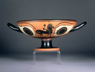Coppa attica a figure nere con occhi, con decorazione aggiunta in rosso e bianco che raffigura un cavallo e un cavaliere, 480-450 a.C. (ceramica) da Unbekannt