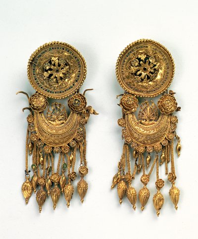 Orecchini attici decorati con granulazione a filigrana e smalto, dal Regno del Bosforo, prima metà del IV secolo a.C. (oro e smalto) da Unbekannt