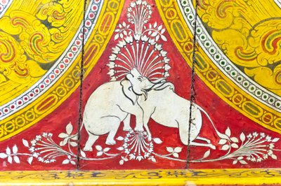 Dipinto buddista su legno; illusione ottica; elefante e mucca con una sola testa; Tempio Dowa; tempio rupestre; Bandarawela; Provincia di Badulla; Provincia di Uva; Sri Lanka; Asia da Unbekannt