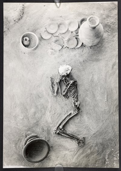 Gruppo di sepoltura nel cimitero del Sito H, Trincea Orientale, Scavi di Harappa, Mohenjo-Daro da Unbekannter Künstler