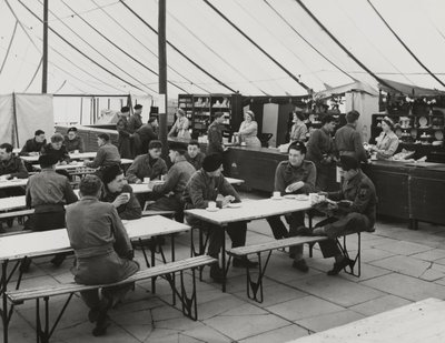 Tenda della mensa, Campo Estivo di Weybourne, aprile 1954 (foto in bianco e nero) da Unbekannt