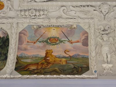 Affresco sul soffitto nella navata della Chiesa di Santa Caterina, rappresentazioni allegoriche delle vittorie dell