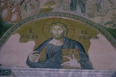 Cristo in maestà, mosaico sopra la porta del nartece della chiesa bizantina di San Salvatore di Chora da Unbekannt