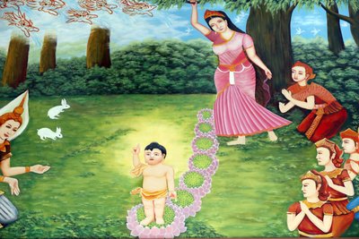 Tempio buddista Chua Tu Quang. Principe Siddhartha Gautama, Buddha da bambino. Si dice che il bambino sia nato completamente sveglio. Poteva parlare e disse a sua madre che era venuto per liberare tutta l