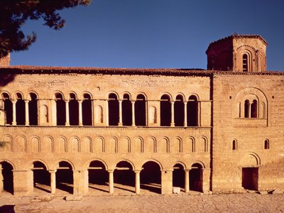 Chiesa di Santa Sofia, vista del portico ovest costruito sotto l