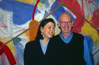 Claes Oldenburg, artista pop svedese, con sua moglie Coosje van Bruggen a Bonn, Germania 1996 da Unbekannter Künstler