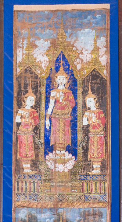 Buddha incoronato affiancato da due discepoli in piedi da Unbekannter Künstler