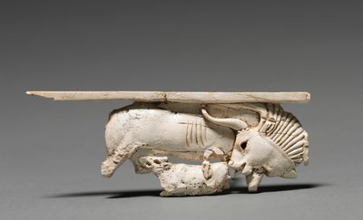 Placca decorativa: Mucca che allatta il suo vitello, 900-800 a.C. da Unbekannt