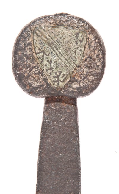 (dettaglio) da spada a due mani tardo medievale con lama vichinga e stemmi araldici della famiglia De Bohun da Unbekannt