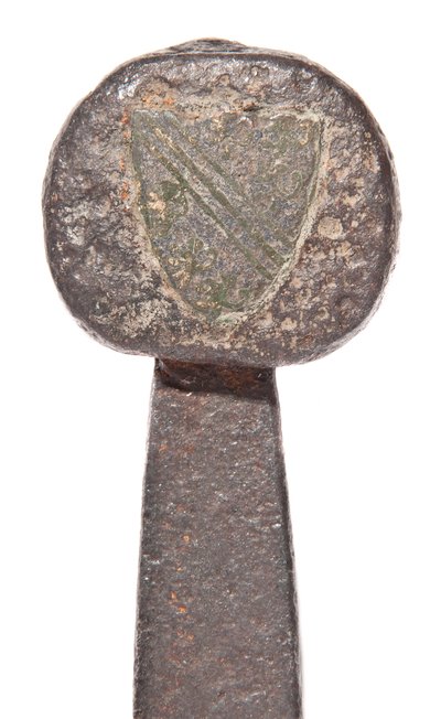 (dettaglio) da spada a due mani tardo medievale con lama vichinga e stemmi araldici della famiglia De Bohun da Unbekannt