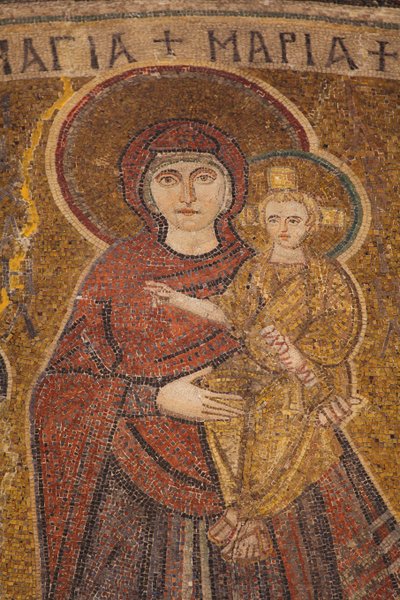 Dettaglio del mosaico del VI secolo nella chiesa di Panagia Angeloktistos a Kiti, che rappresenta la Vergine Maria e Gesù tra i due arcangeli Michele e Gabriele Regione di Larnaca, Cipro da William M. Timlin