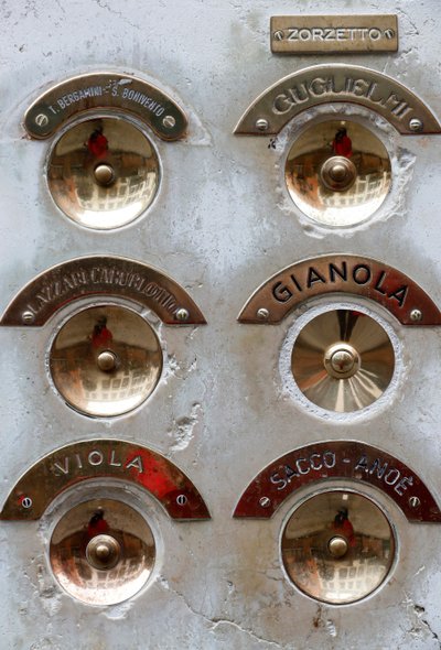 Pannello del pulsante del campanello, Venezia, Italia (foto) da Unbekannt