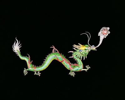 Drago che insegue una perla fiammeggiante, dettaglio decorativo dalla base di un giardiniere d