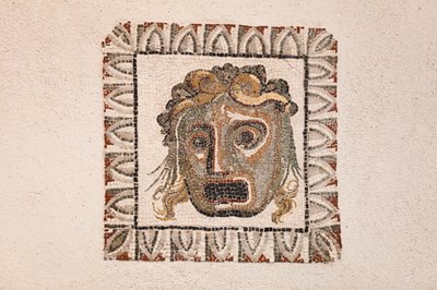 Mosaico pavimentale del I secolo a.C. raffigurante una maschera di Dioniso, da una villa romana vicino a via Ruffinella a Roma, museo nazionale romano, Roma, Italia da Unbekannter Künstler