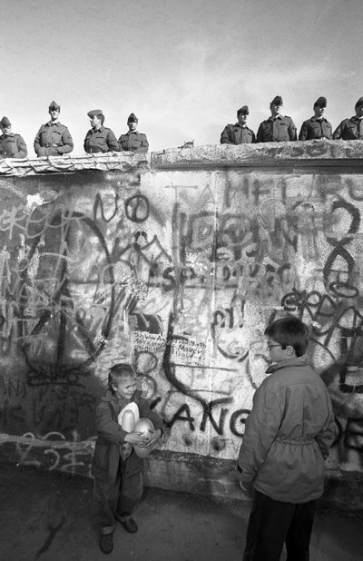 Riunificazione tedesca, caduta del Muro di Berlino, Germania da Unbekannt