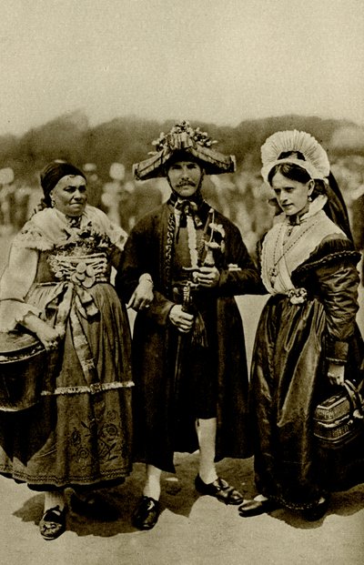 Germania. Persone delle Alpi bavaresi in costumi medievali costosi. 1920 da Unbekannt