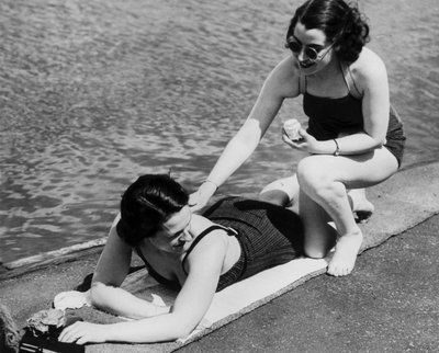 Ragazze al Serpentine Lido da Unbekannt