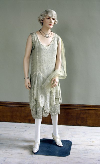 Abito da sera pesantemente decorato con perline di seta georgette da Unbekannt