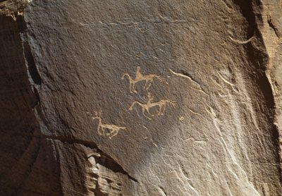 Scena di caccia, petroglifo, Ledge Ruin, Canyon de Chelly National Monument, Riserva Indiana Navajo, Arizona, USA (foto) da Benjamin Baud