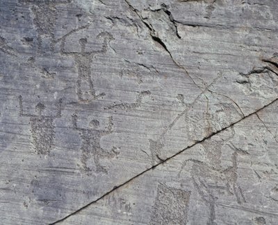 Italia, Regione Lombardia, Valcamonica, Primo piano di incisioni rupestri nel Parco Nazionale delle Incisioni Rupestri di Naquane da Benjamin Baud