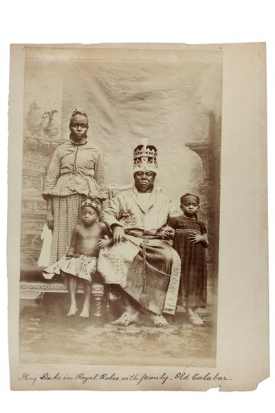 Re Duke in abiti reali con la famiglia, Old Calabar, Nigeria, c.1890 da Unbekannt
