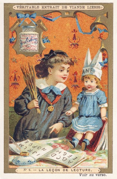 La lezione di lettura. Una bambina fa leggere l