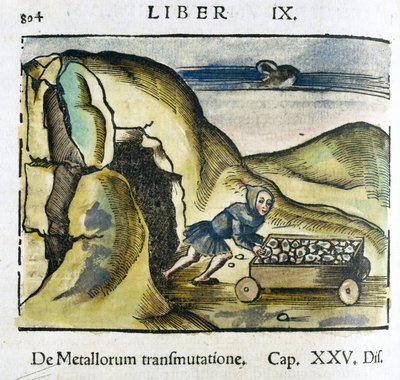 La miniera nel XVI secolo: un uomo spinge un carrello pieno di minerale all