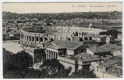 Nimes: vista generale della città con le arene e la Maison Carree da William M. Timlin