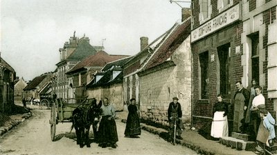Les Comptoirs Français, una filiale di prodotti alimentari, a Remy, c. 1900 e 1914 da Benjamin Baud