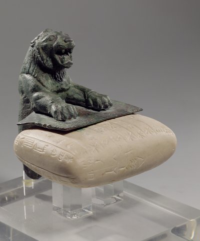 Leone che tiene una tavoletta di fondazione hurrita, c.2150 a.C. da Unbekannt